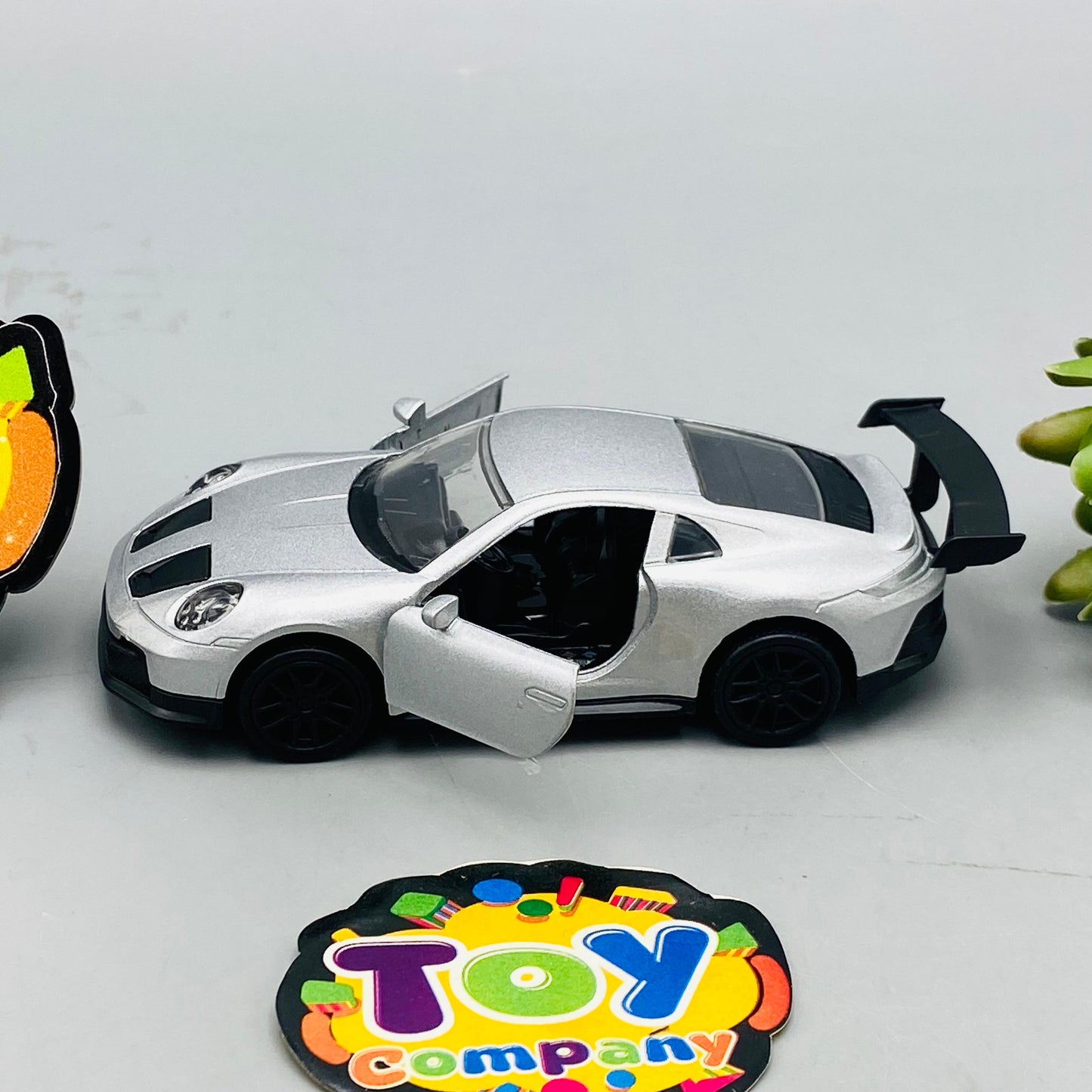 1:43 Mini Diecast Porsche GTR Model - image 4