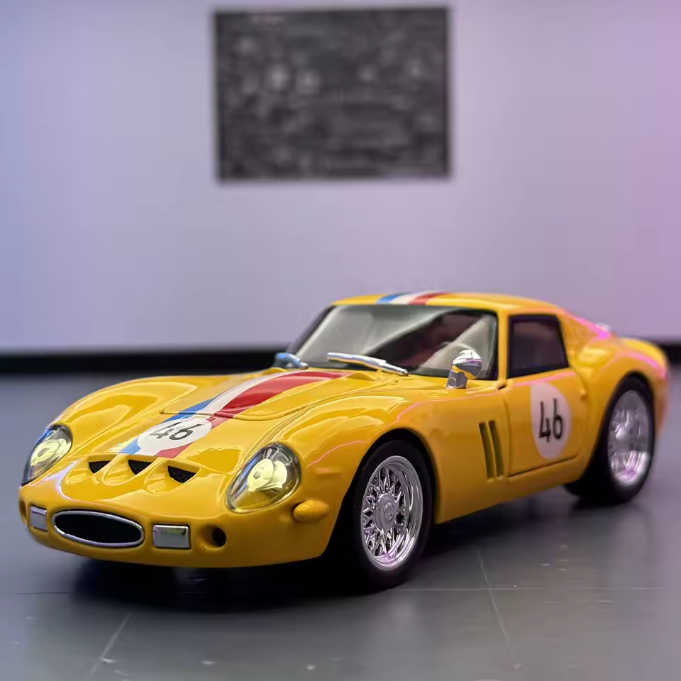 1:32 Diecast Ferrari 250 GTO Model Car With Acrylic Display Box - image 5