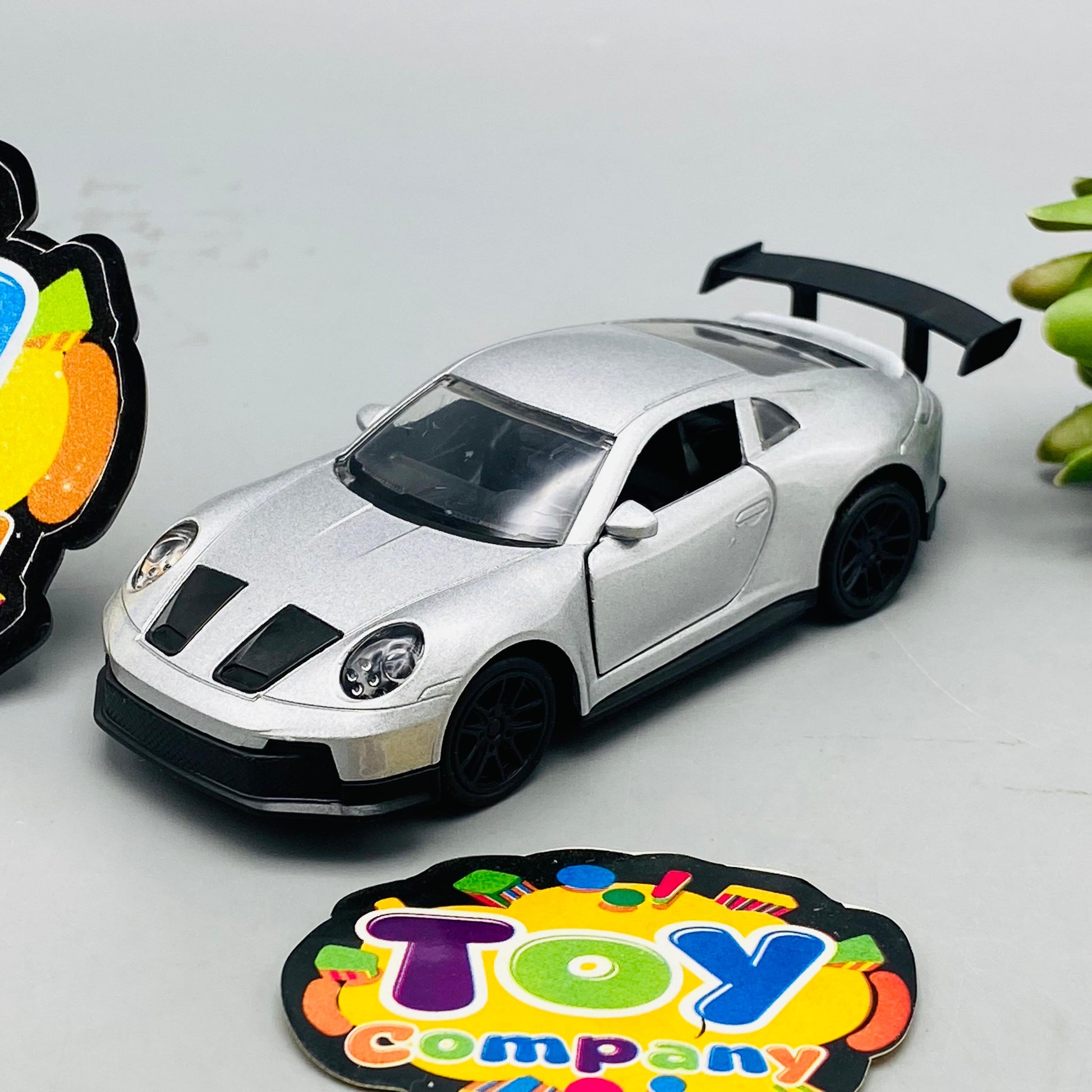 1:43 Mini Diecast Porsche GTR Model - image 3