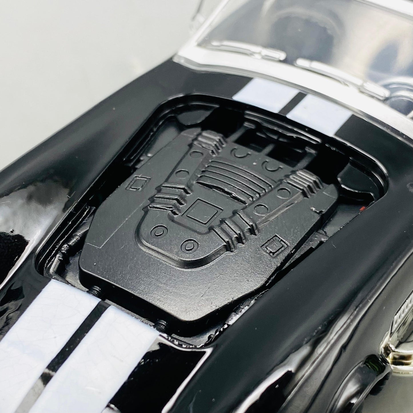 1:32 Mini Diecast Shelby Cobra Model - image 5