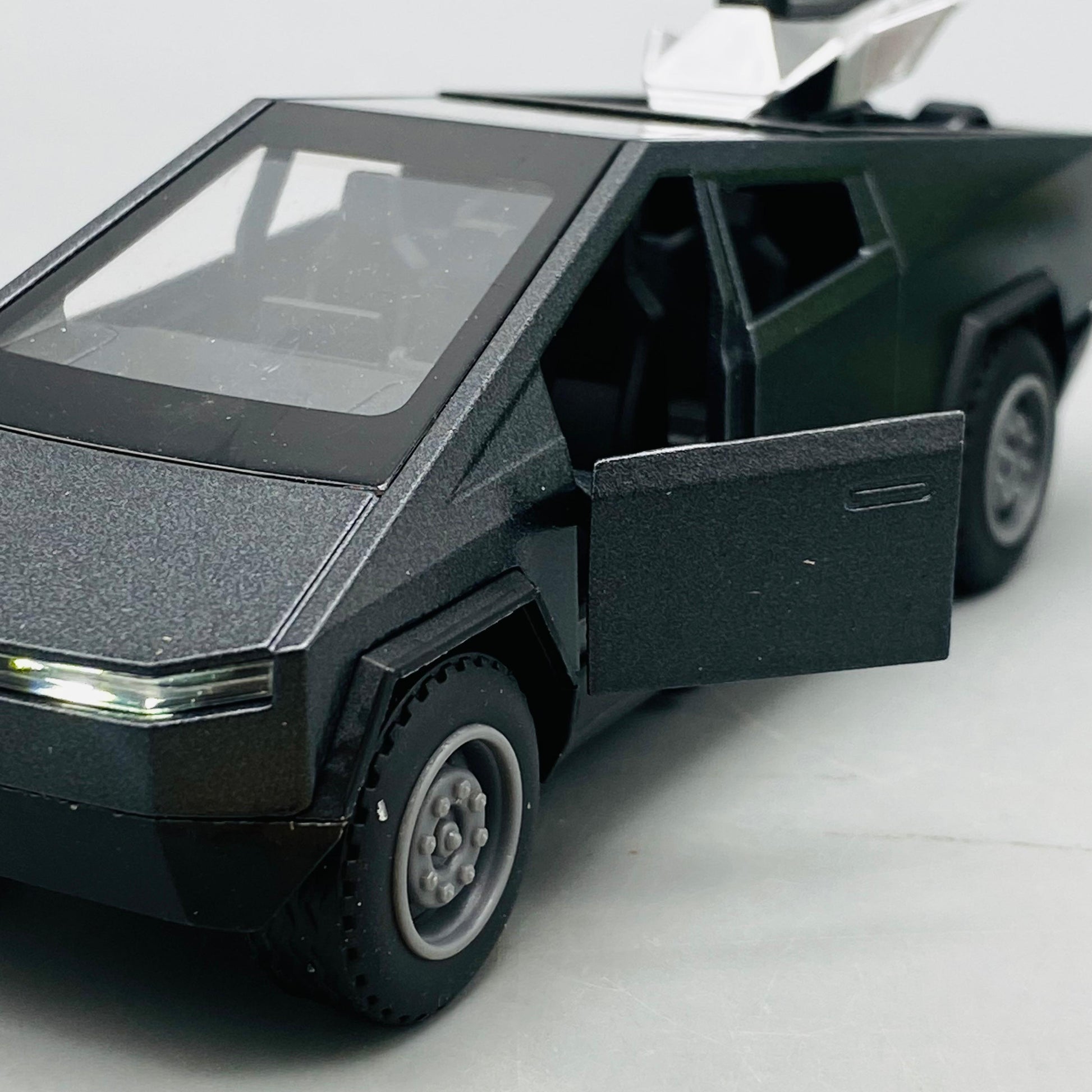 1:36 Mini Diecast Tesla Model With Quad Bike - image 4