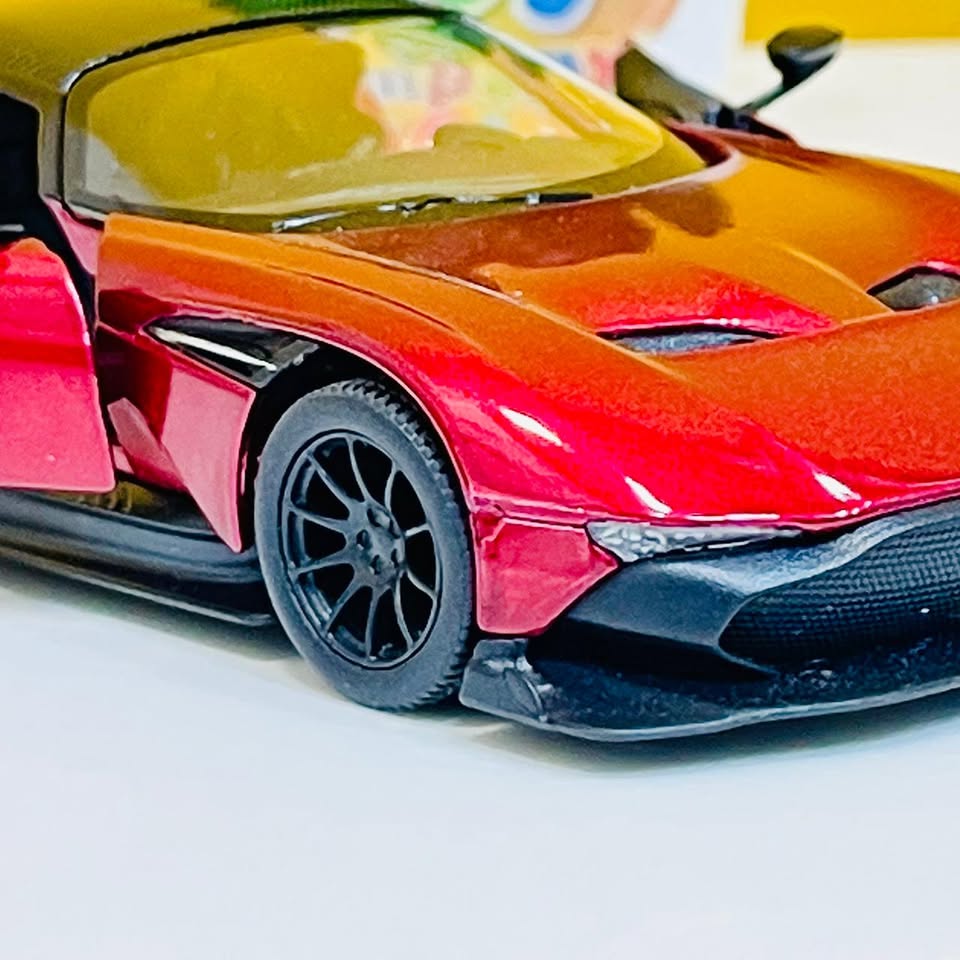 Kinsmart Metal Body Aston Martin Vulcan - image 3