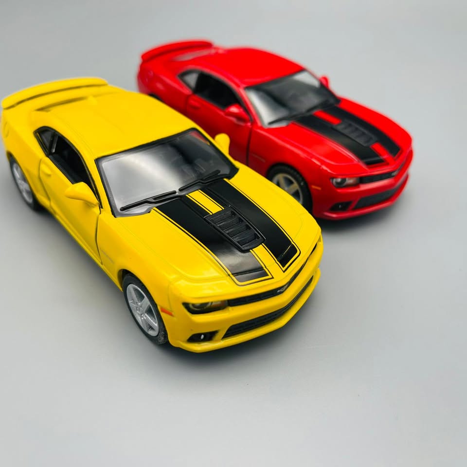 Kinsmart Chevrolet Camaro ZL1 Diecast Model - image 2