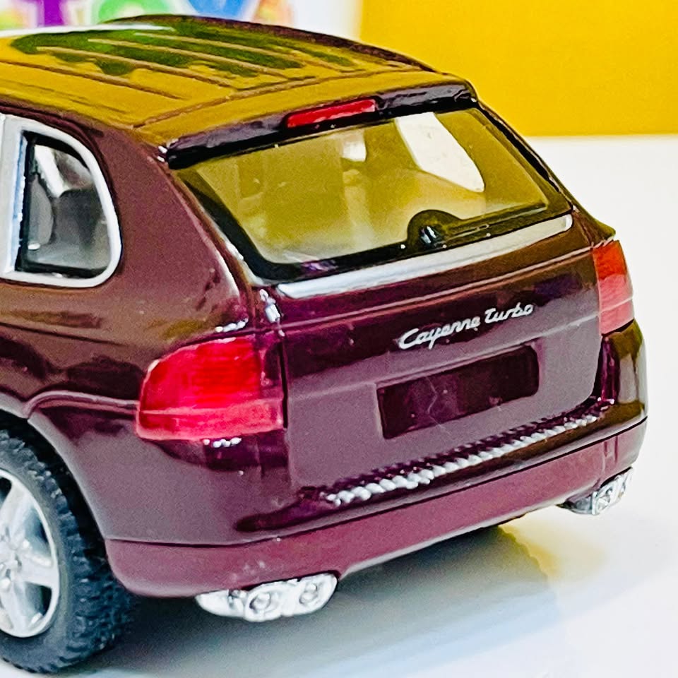 Kinsmart Porsche Cayenne Turbo Diecast Model - image 5