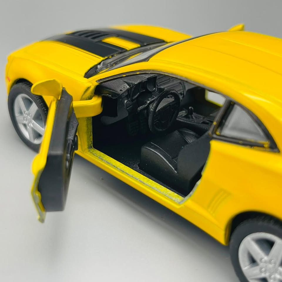 Kinsmart Chevrolet Camaro ZL1 Diecast Model - image 5