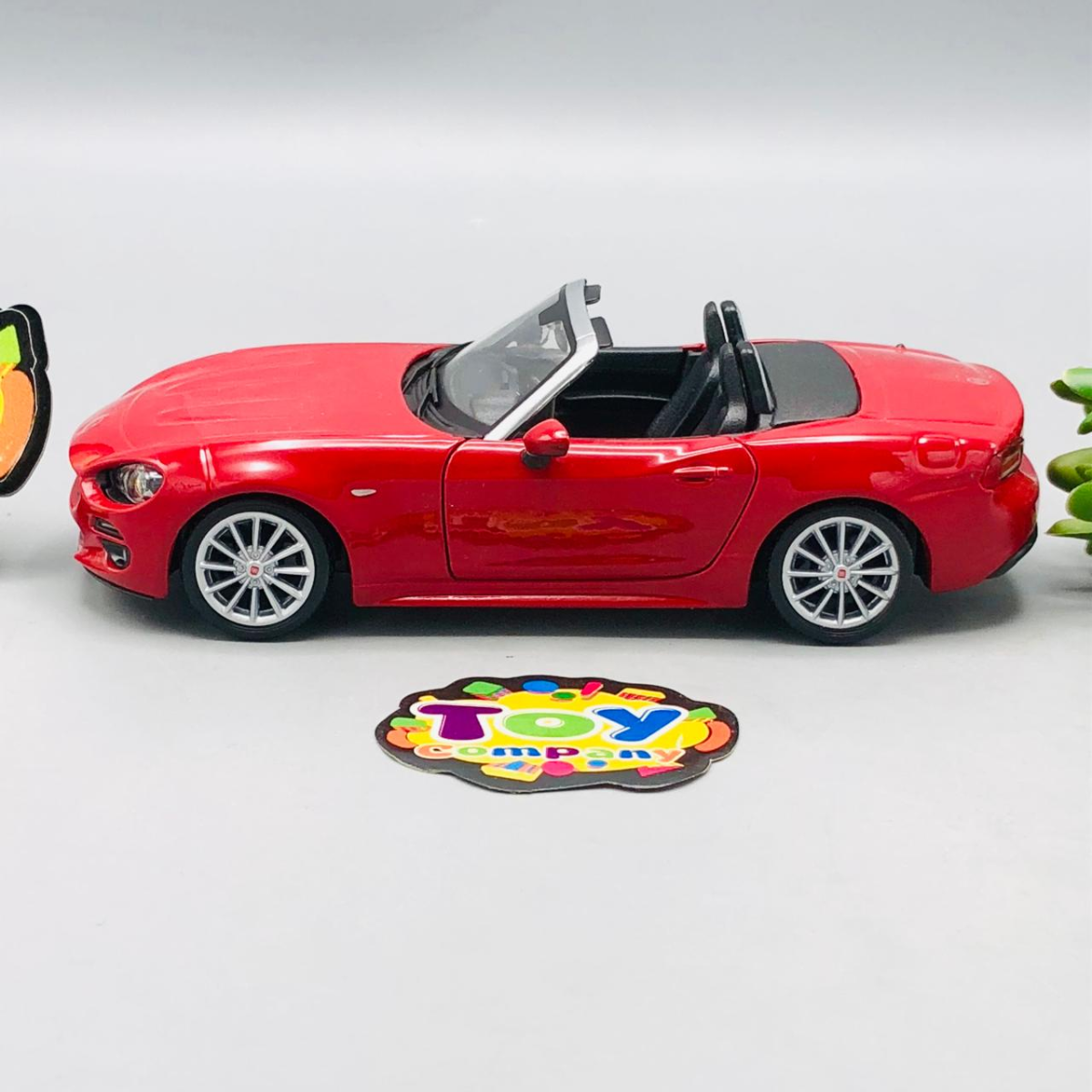 Bburago 1:24 Diecast Fiat 124 Spider Model - image 8