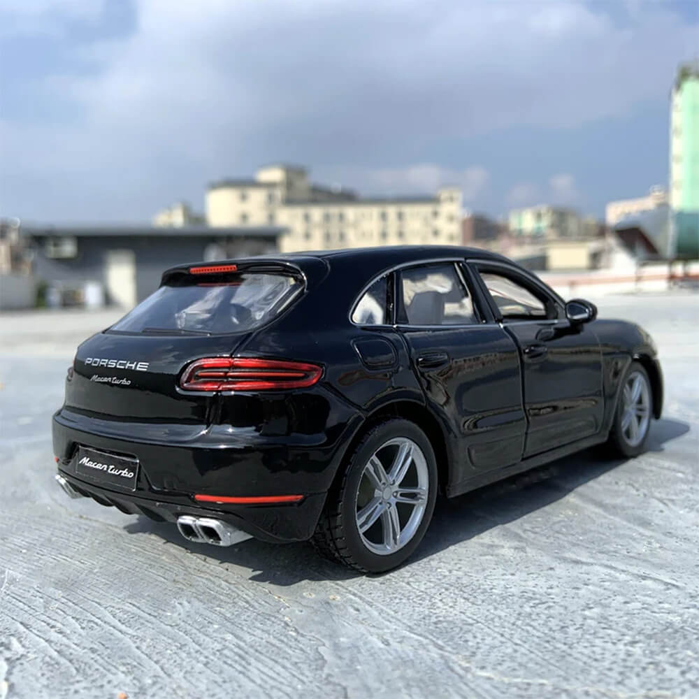 Bburago 1:24 Porsche Cayenne Turbo Model - Black - image 6