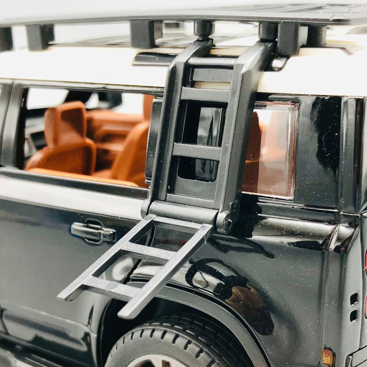 1:22 RC Diecast Land Rover Defender Model Car With Smoke - image 16